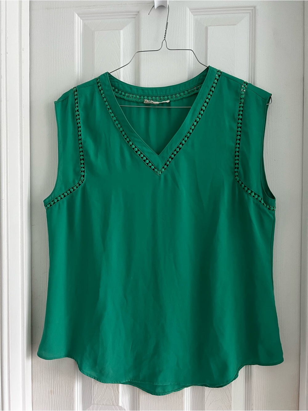 41 Hawthorn Sleeveless V-Neck Tank Top in Emerald